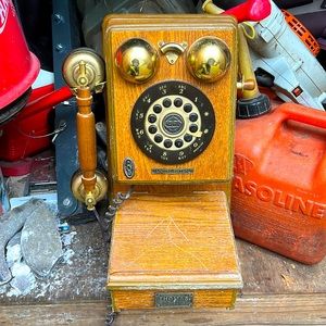 Thomas collectors limited edition string phone.